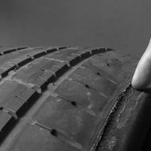 Tyre Repair - Heavy Truck/Bus bigger than 17.5" less than 22.5"